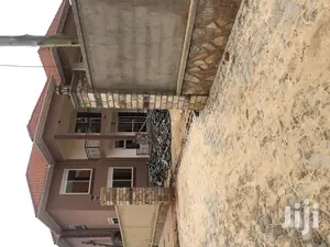 Kira Home With Six Bedrooms on Quick Sell