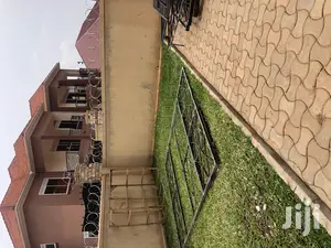 Kira Home With Six Bedrooms on Quick Sell