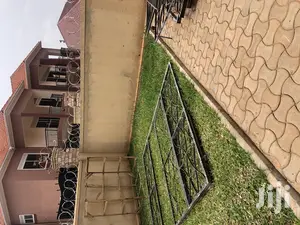 Kira Home With Six Bedrooms on Quick Sell