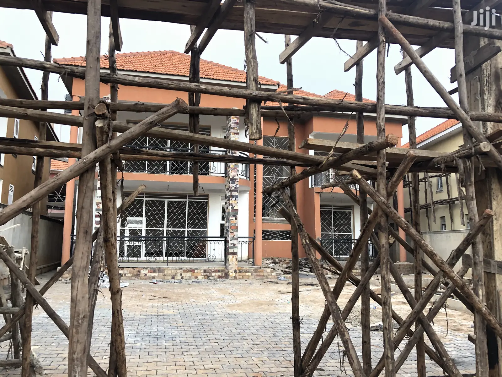 Six Bedrooms Mansion In Kira For Sale