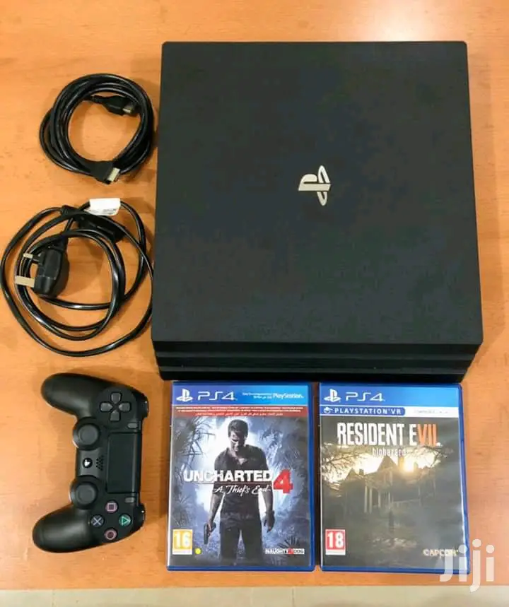 Play Station 4 Slim 500gb With Three Games( First Class)
