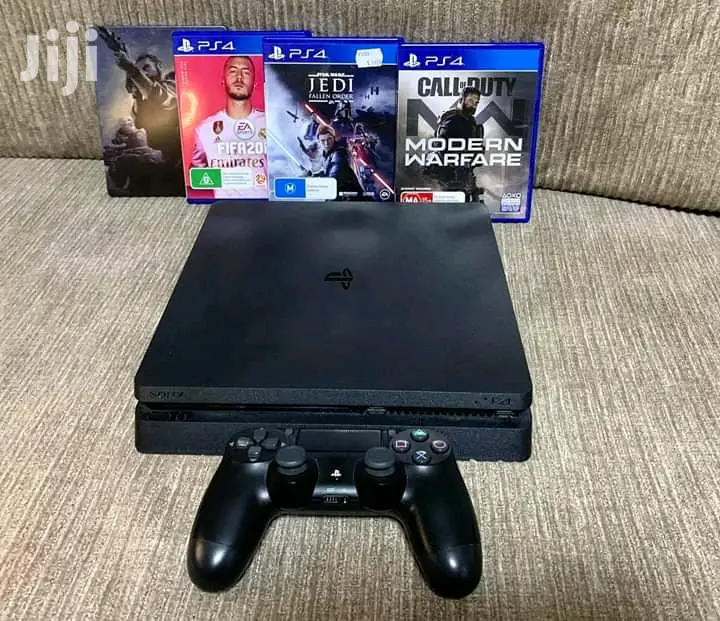 Play Station 4 Slim 500gb With Three Games( First Class)