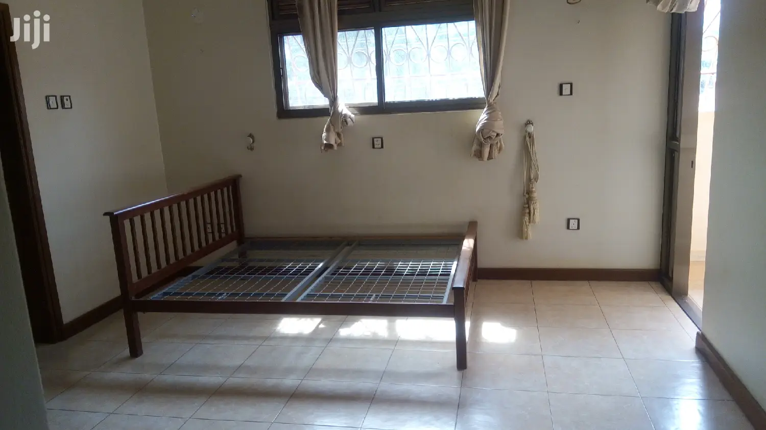 4bdrm Townhouse/Terrace in Kololo Property, Central Division for Rent