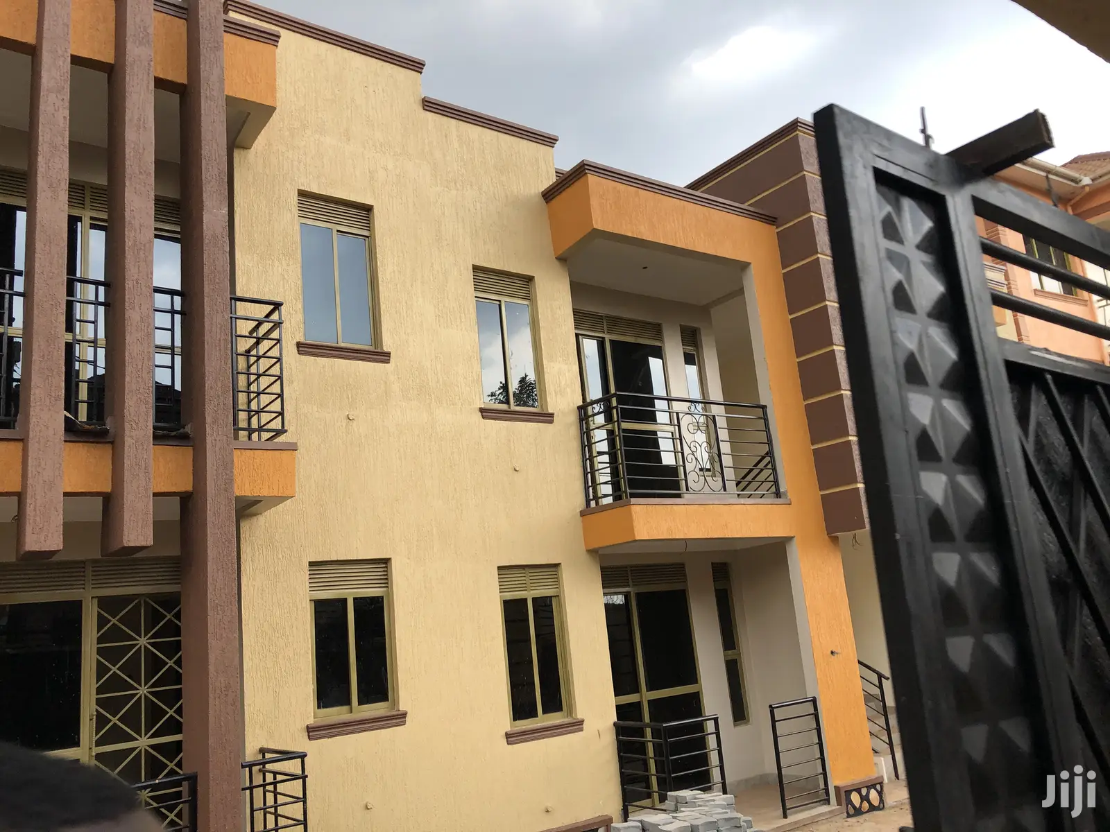 Apartments in Kampala Close to the Tarmack for Sell
