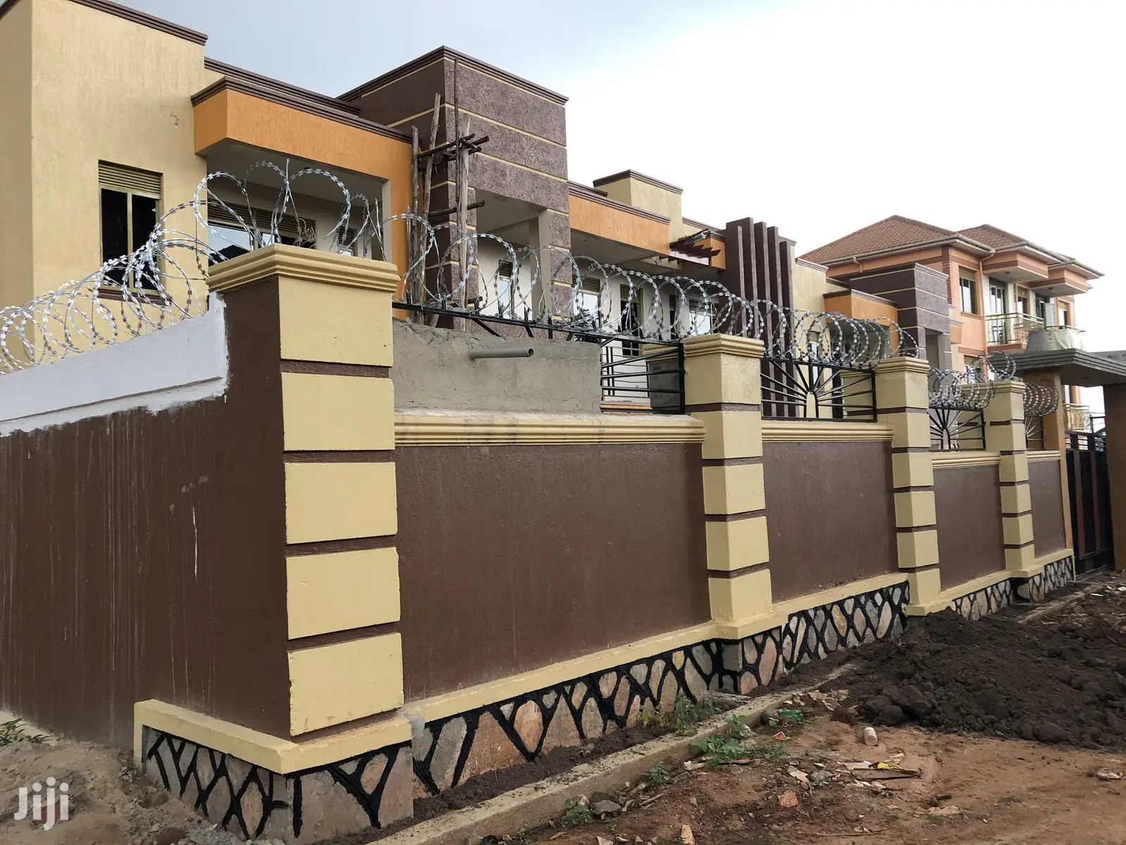 Apartments in Kampala Close to the Tarmack for Sell