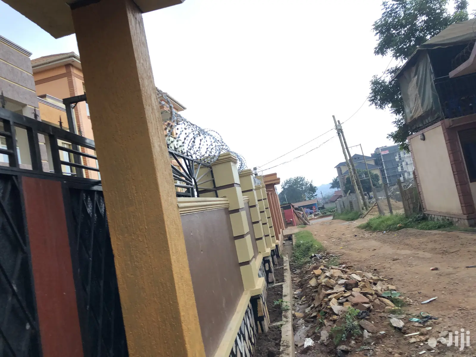 Apartments in Kampala Close to the Tarmack for Sell