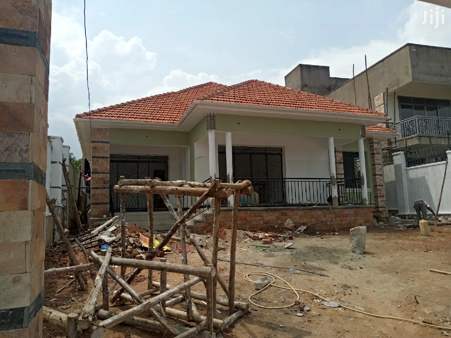 Four Bedrooms Mansion In Kira For Sell
