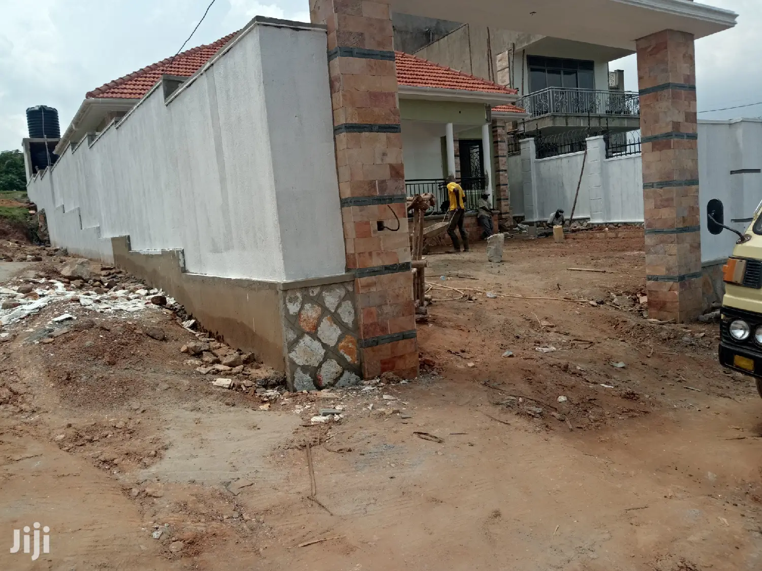 Four Bedrooms Mansion In Kira For Sell