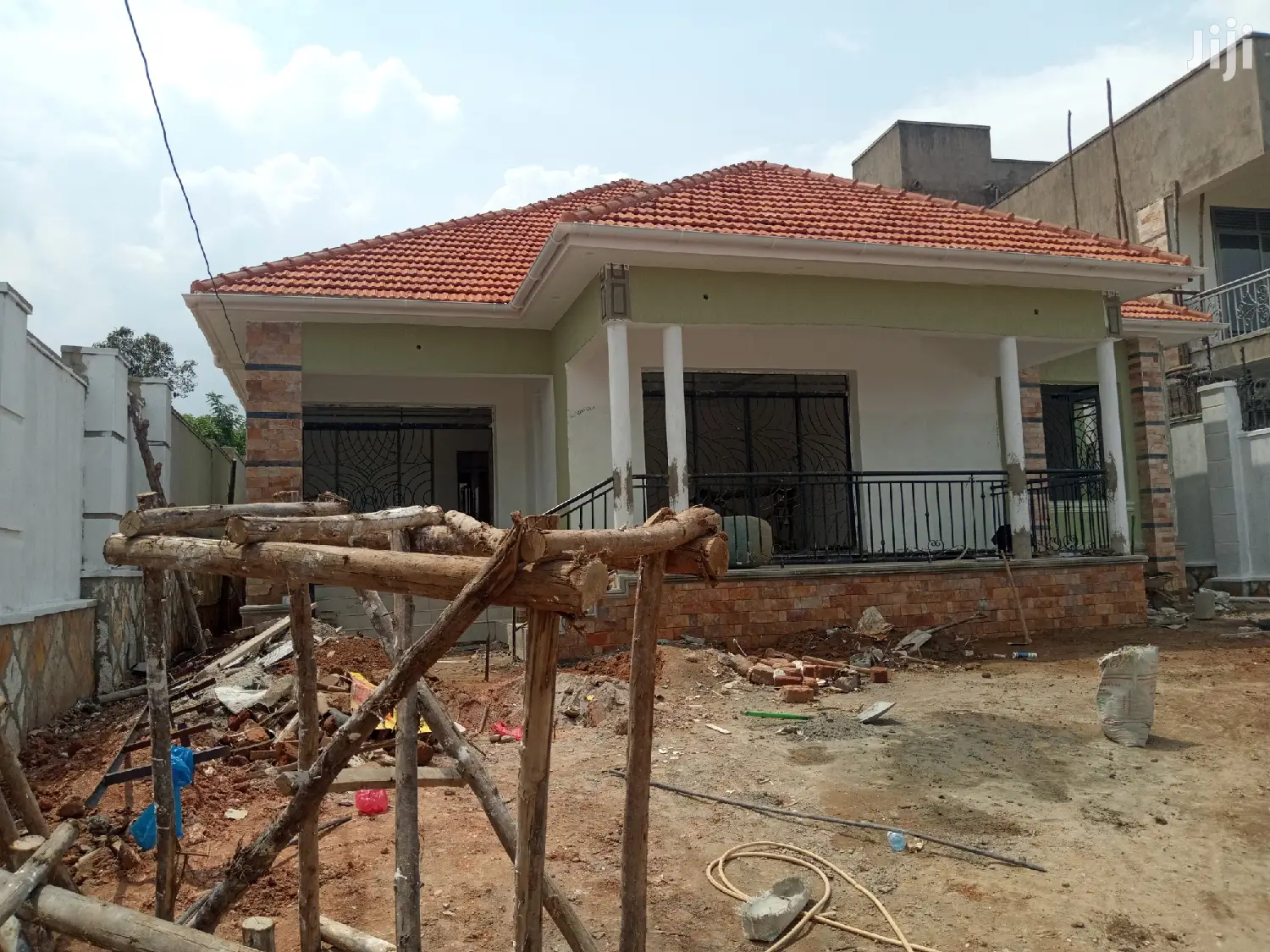 Four Bedrooms Mansion In Kira For Sell