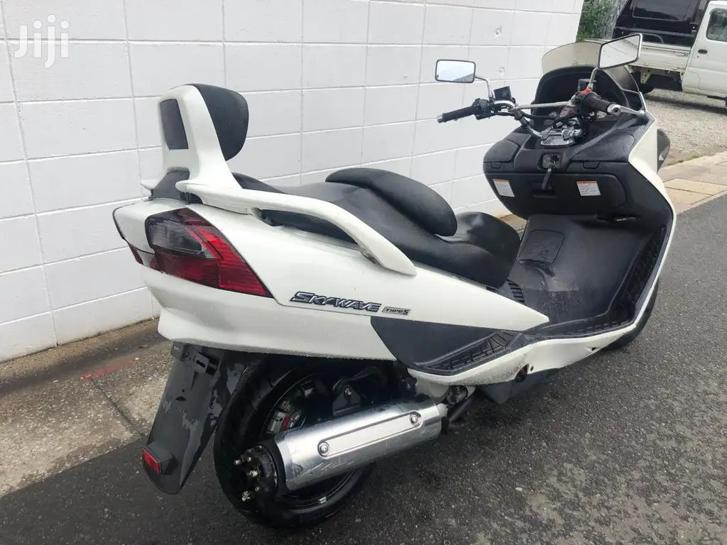 Suzuki 2012 White
