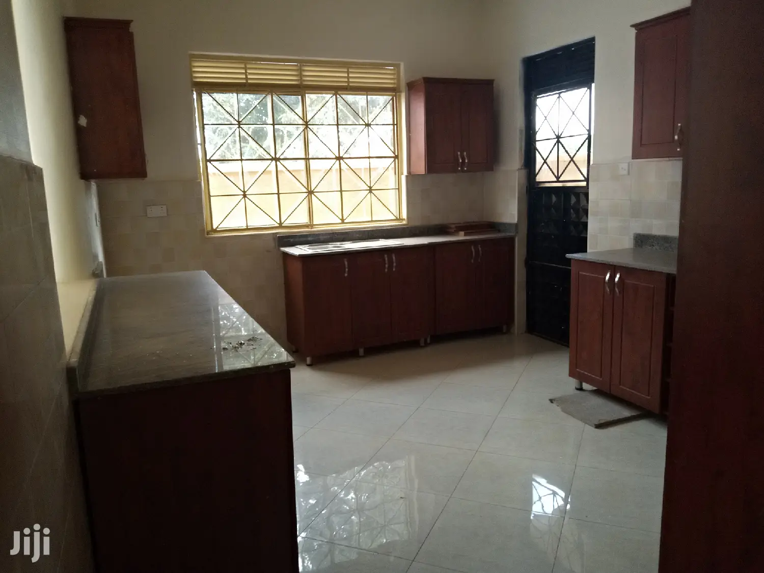 Kira New Crib by the Tarmack on Faster Sell