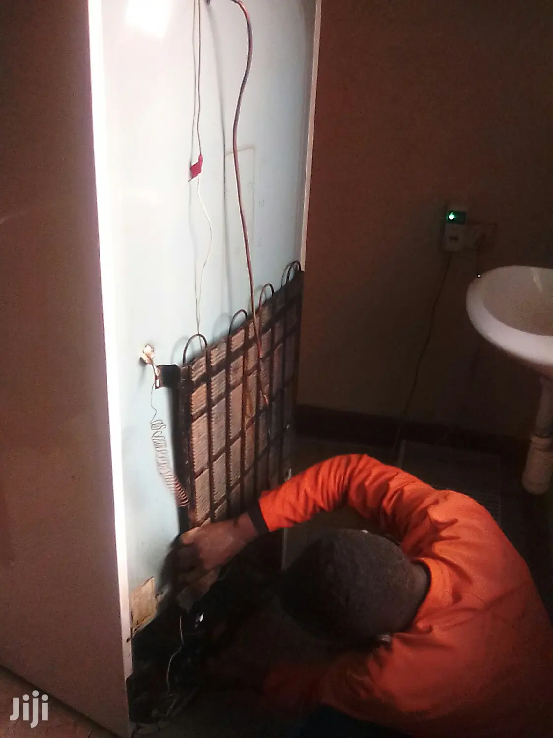 Fridge Repair,Gas Refilling and Spraying
