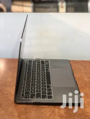 New Laptop Apple MacBook 2017 8GB Intel Core I5 SSD 256GB