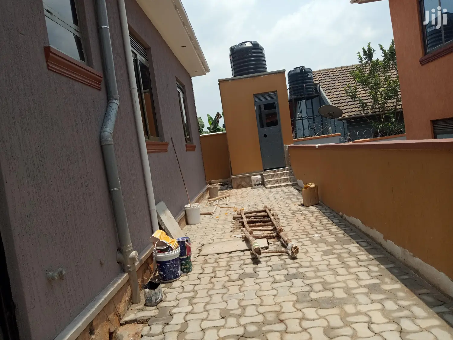 Namugongo Tiled Rood House on Quick Sell