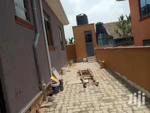 Namugongo Tiled Rood House on Quick Sell