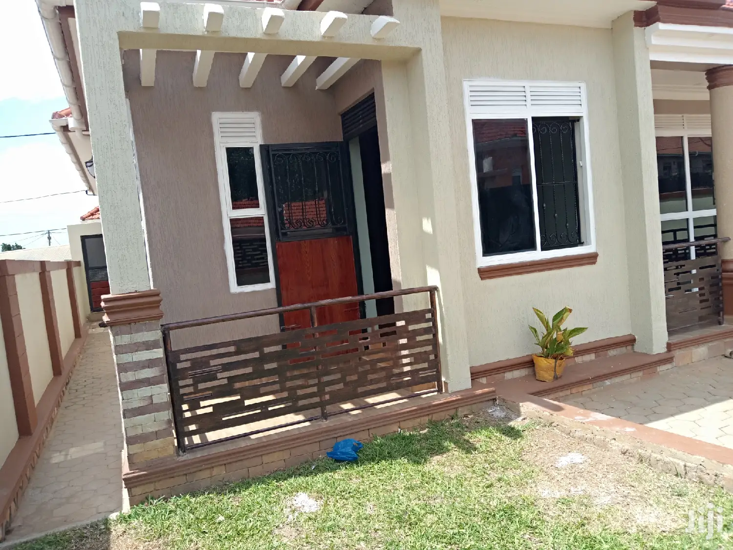 Perfect Home in Kira Mamerito Road on Sell