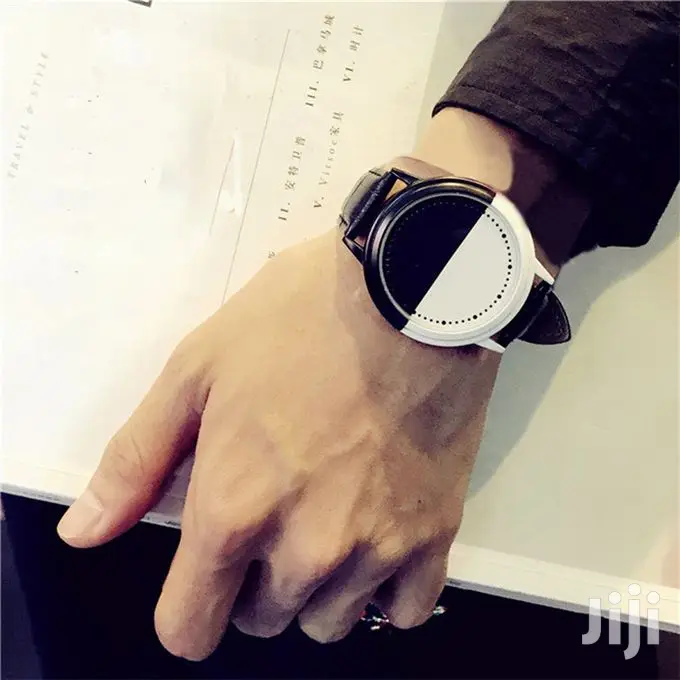 Unisex Unique Waterproof Relogio Feminino LED Round Watch
