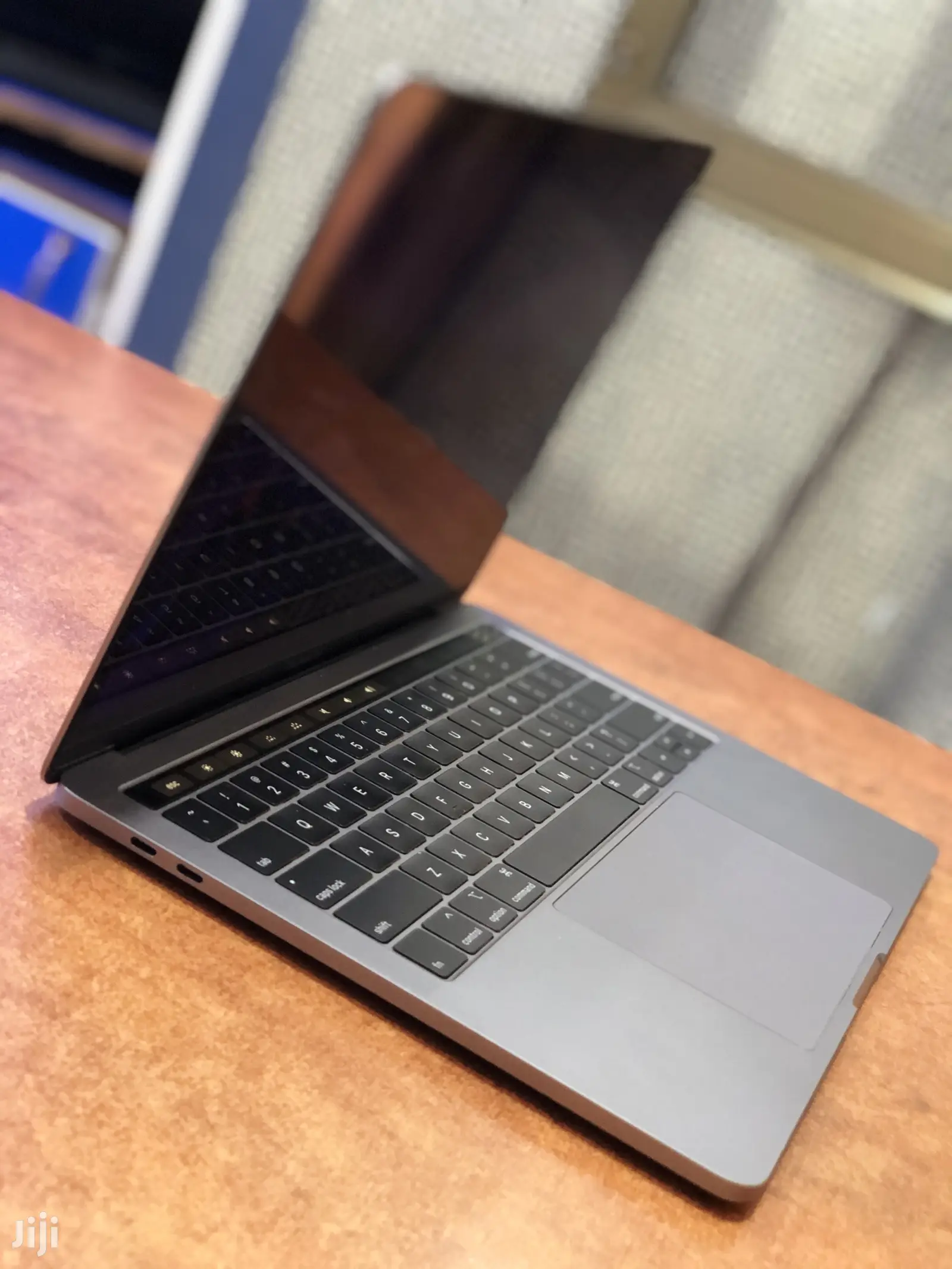 New Laptop Apple MacBook 2018 8GB Intel Core I7 SSD 256GB