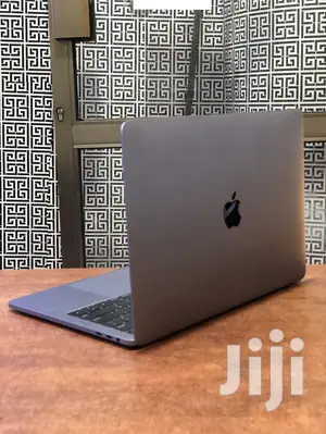 New Laptop Apple MacBook 2018 8GB Intel Core I7 SSD 256GB