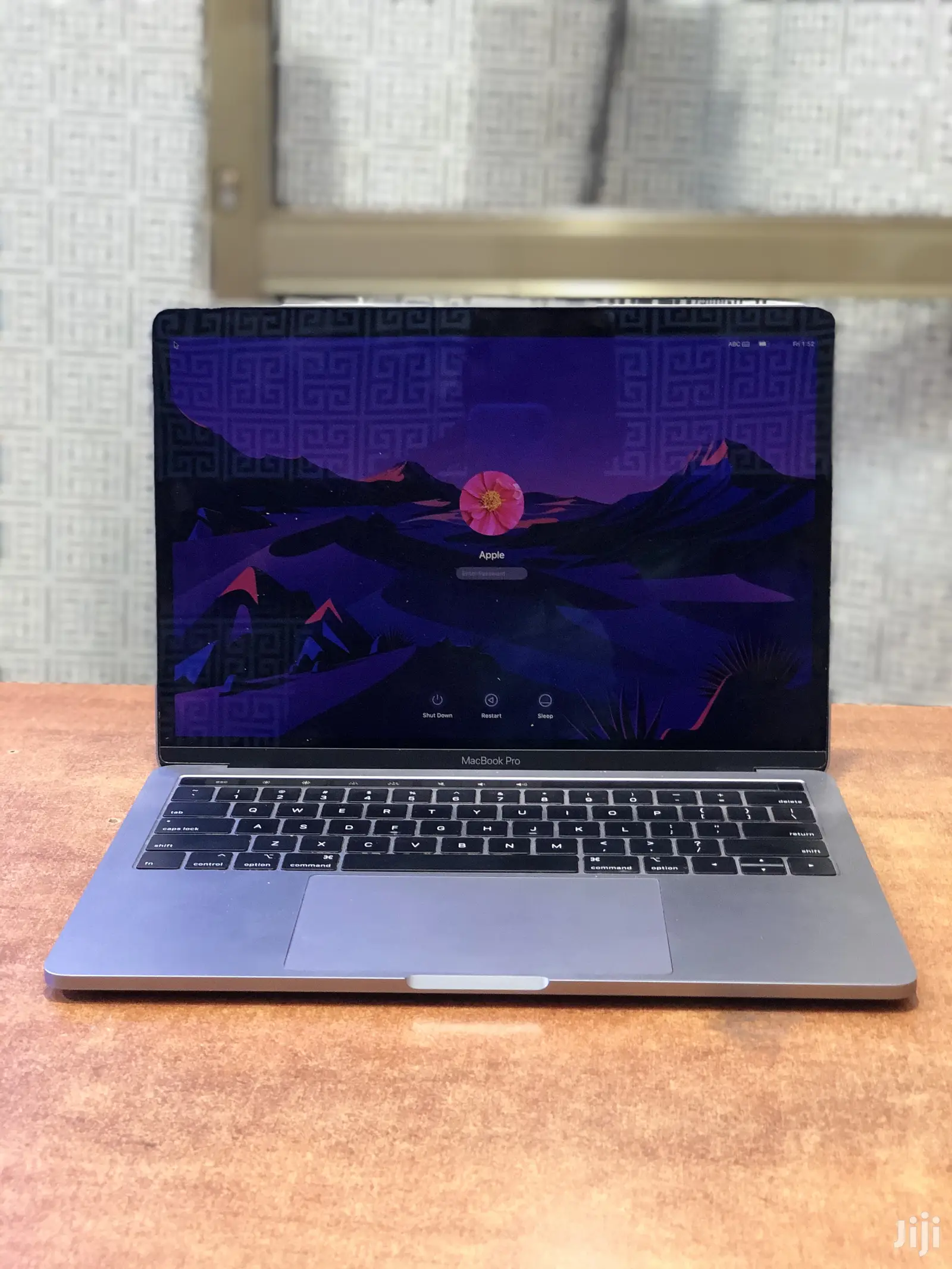 New Laptop Apple MacBook 2018 8GB Intel Core I7 SSD 256GB