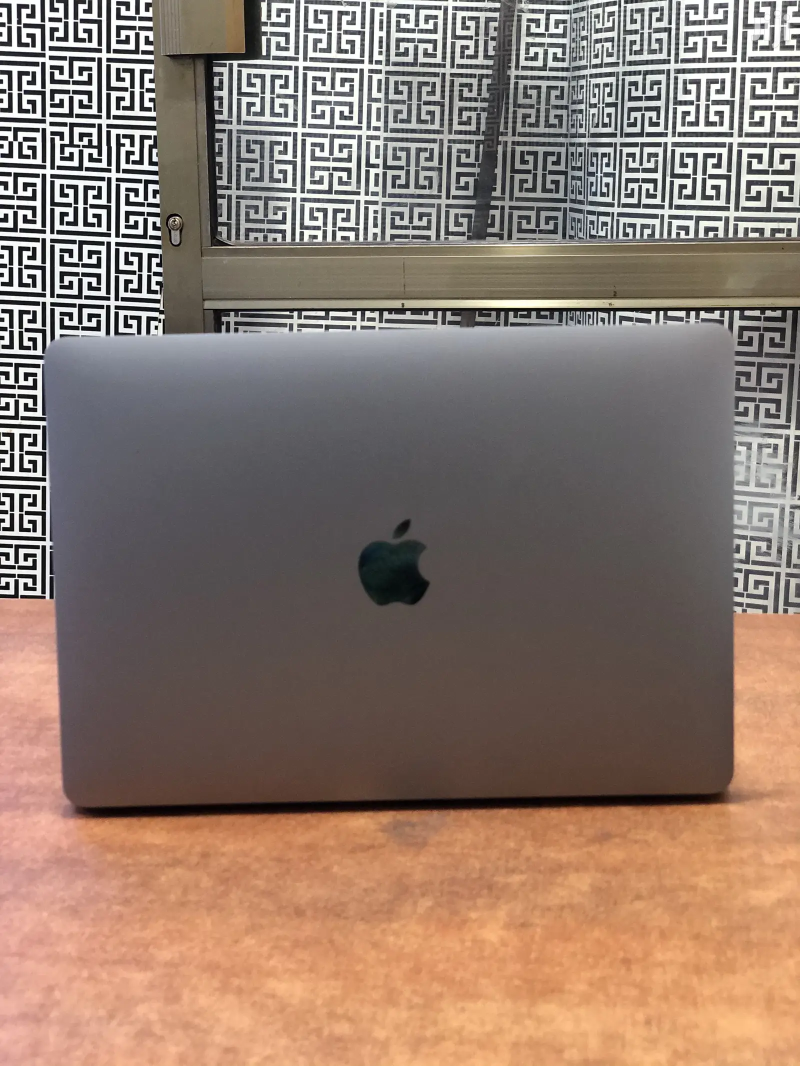 New Laptop Apple MacBook 2018 8GB Intel Core I7 SSD 256GB