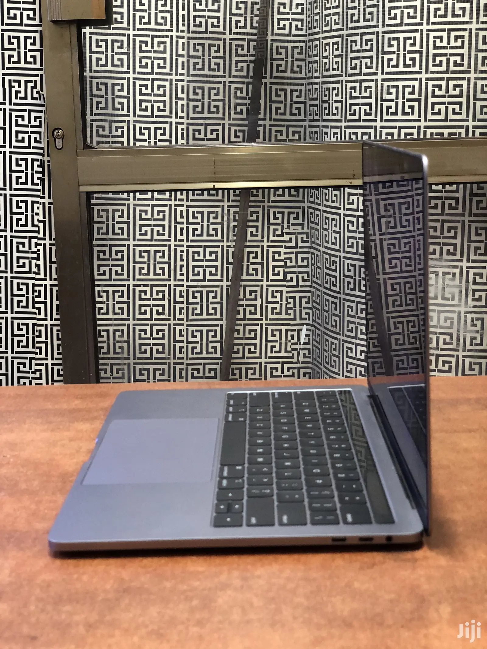 New Laptop Apple MacBook 2018 8GB Intel Core I7 SSD 256GB