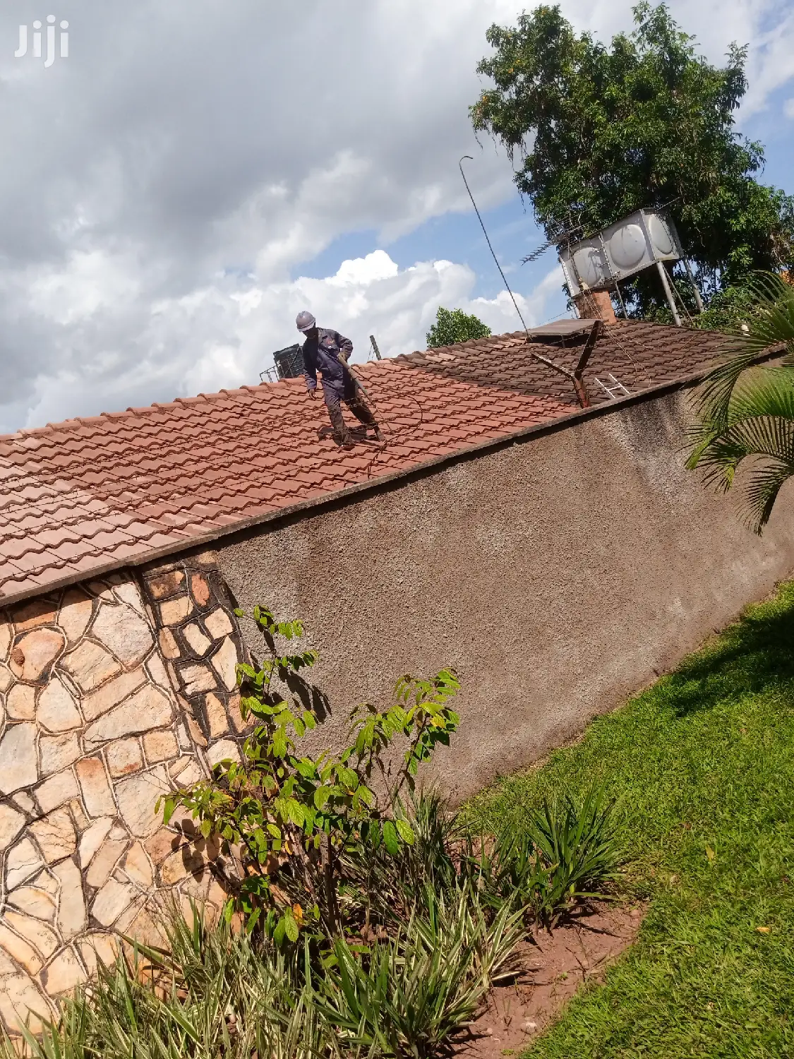 Expert Roof Cleaning Services for a Clean Roof and Happy Home.