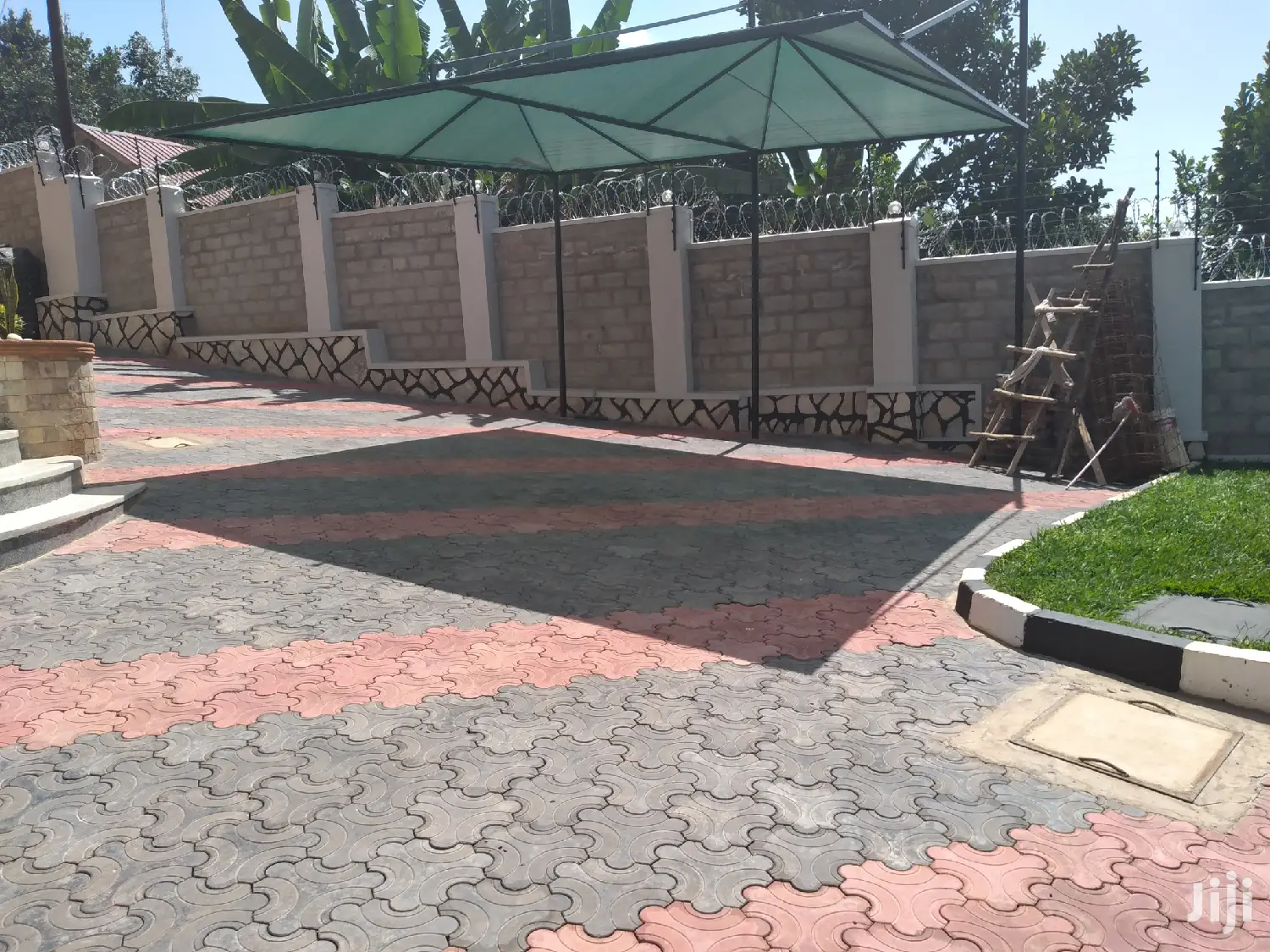 Very Beautiful Brandnew Classic Double Stroy Home Onsale