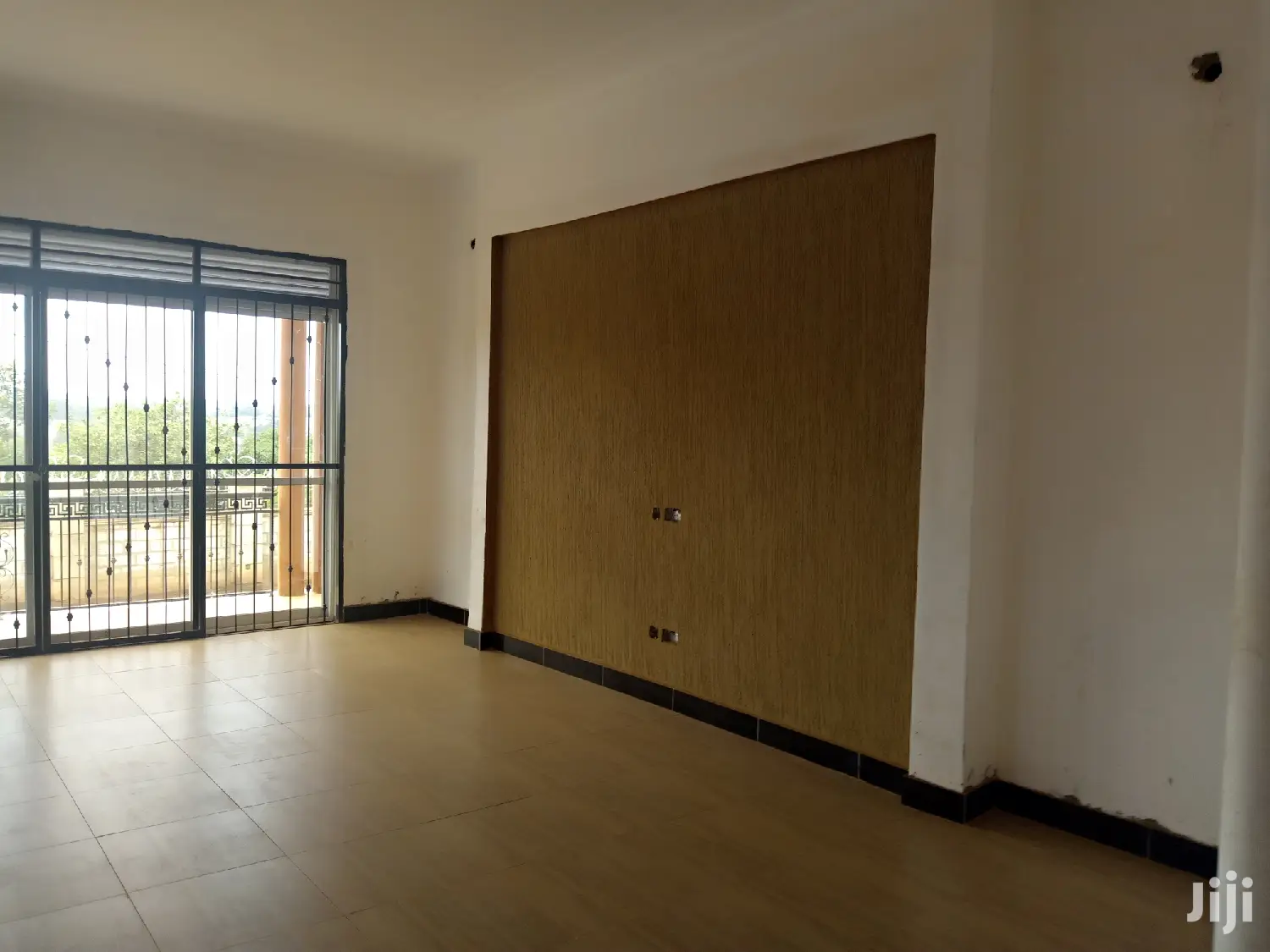 Classy Bungaloo in Kira for Sell