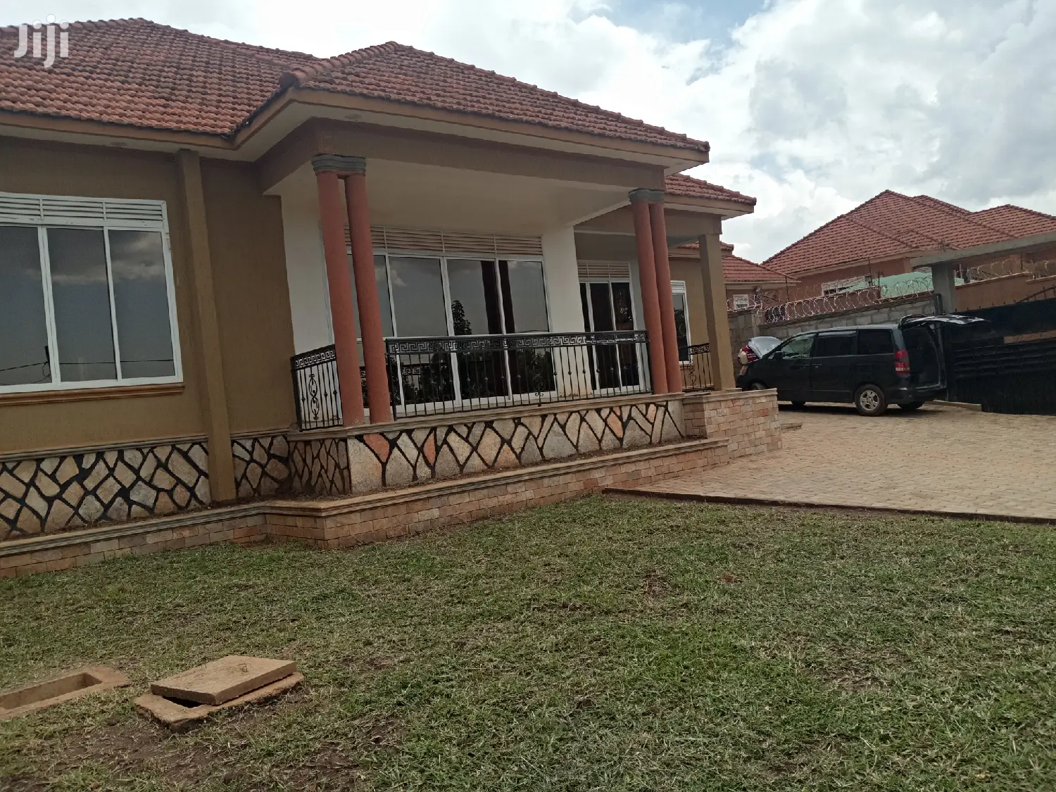 Classy Bungaloo in Kira for Sell