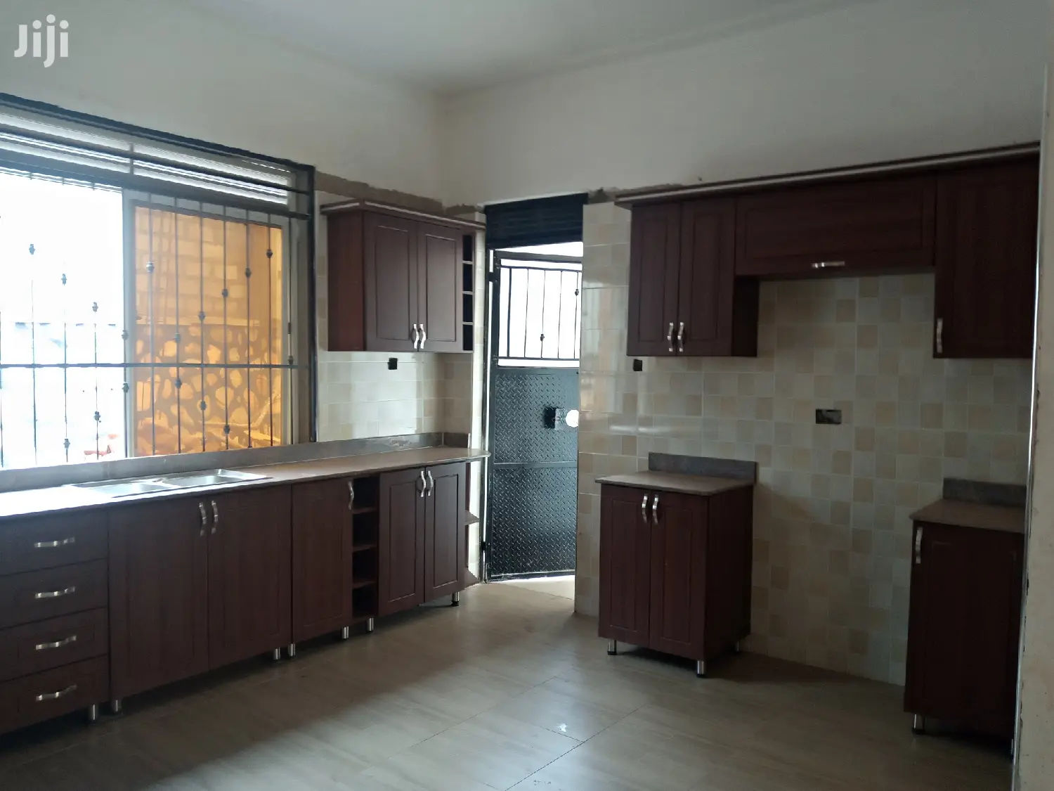 Classy Bungaloo in Kira for Sell