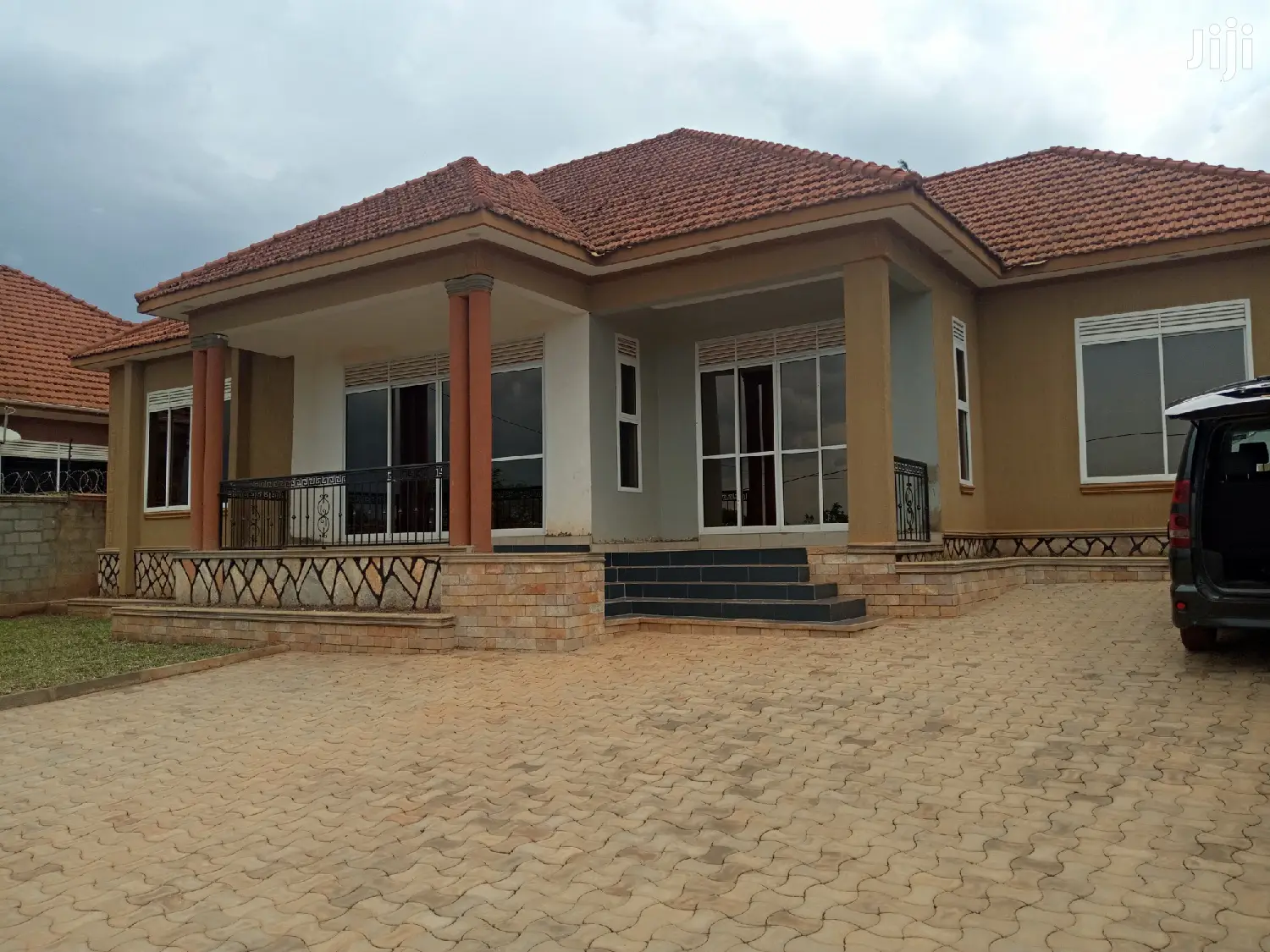 Classy Bungaloo in Kira for Sell