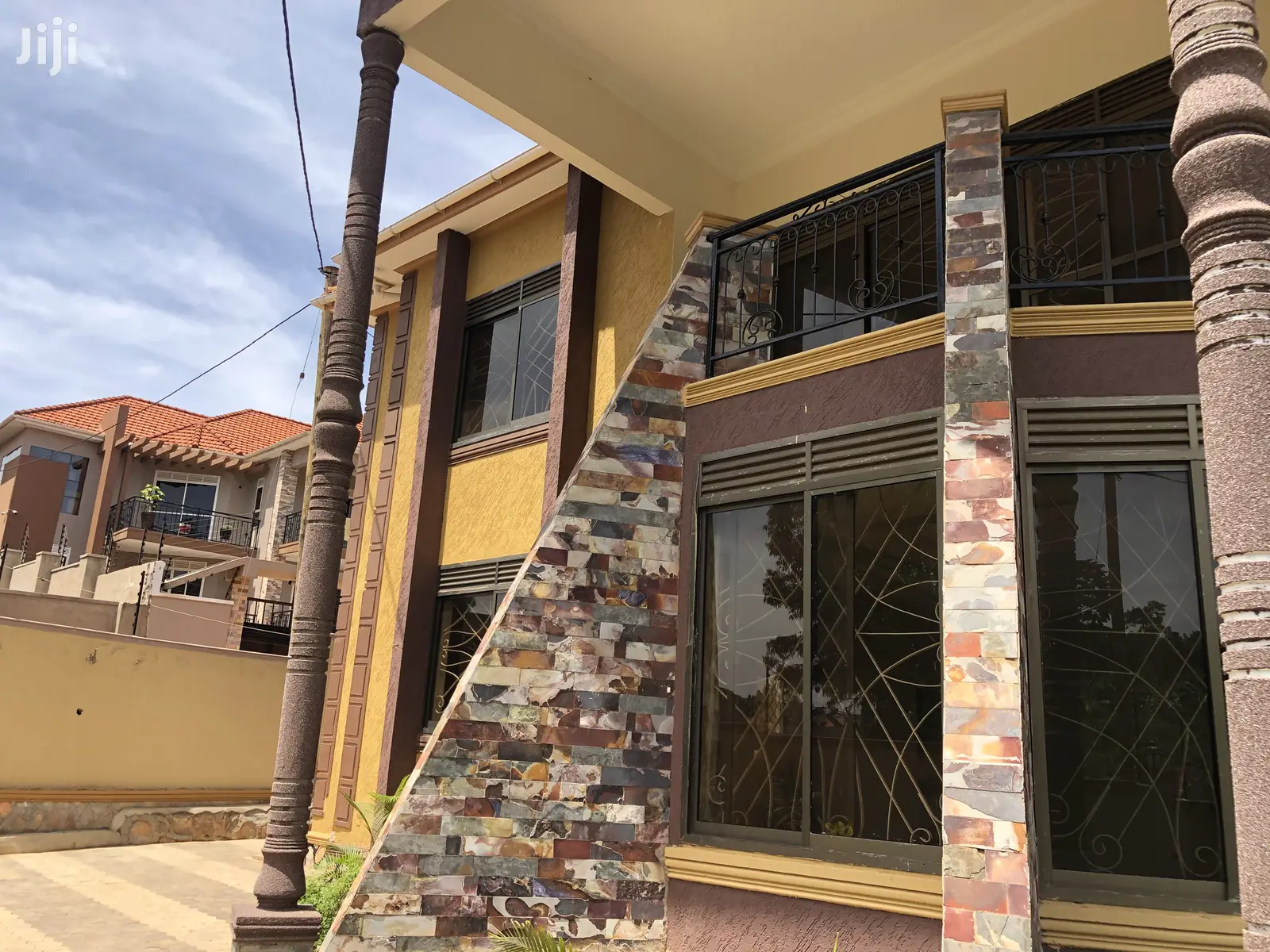 7 Bedroom Mansion In Kiwatule For Sale