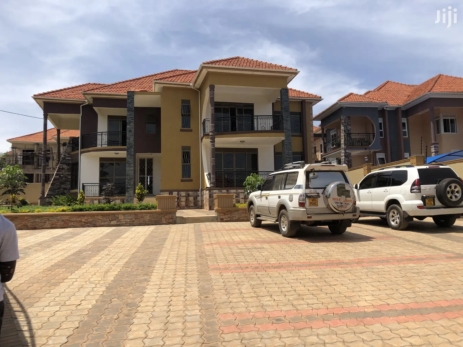 7 Bedroom Mansion In Kiwatule For Sale