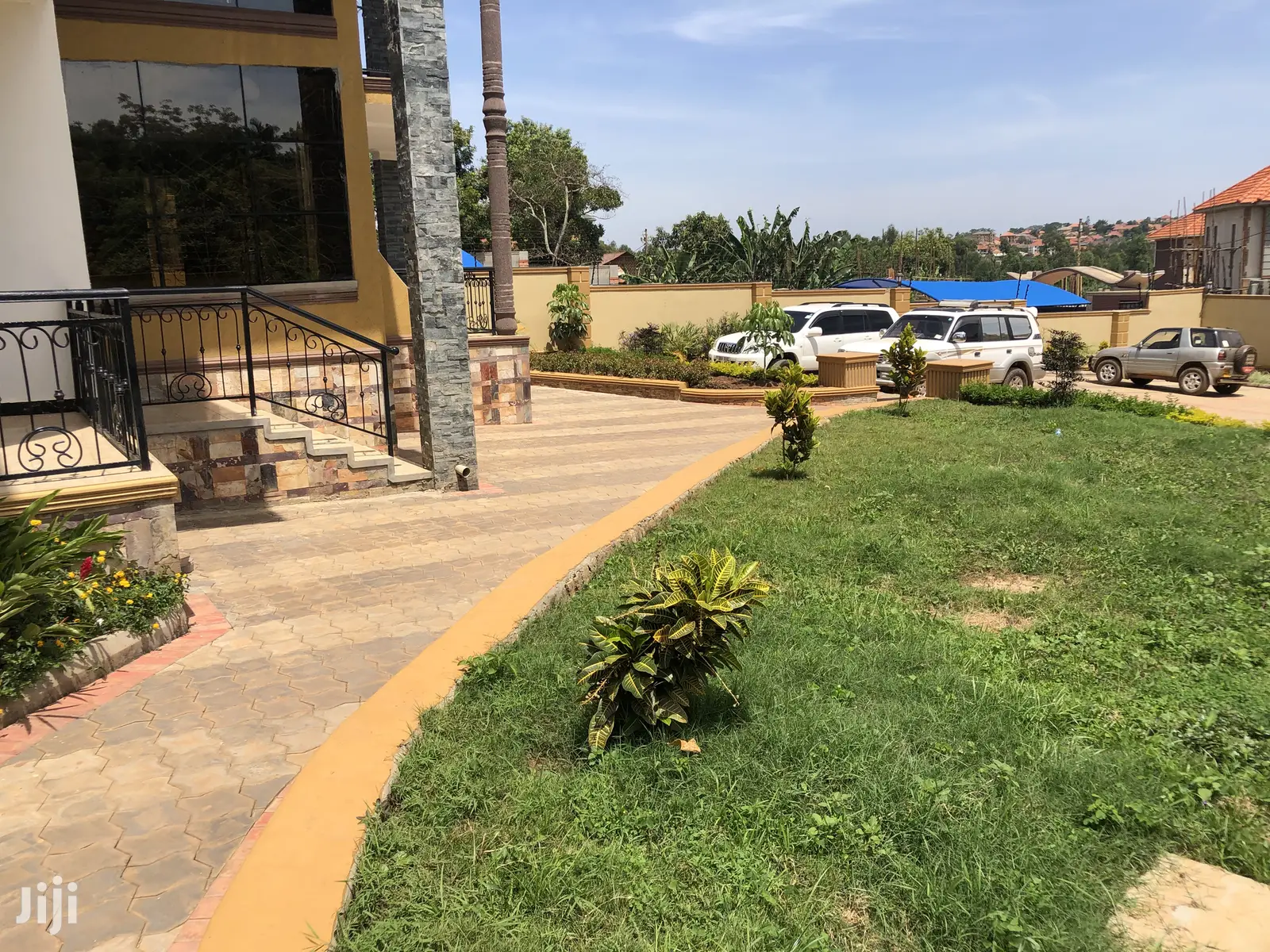 7 Bedroom Mansion In Kiwatule For Sale