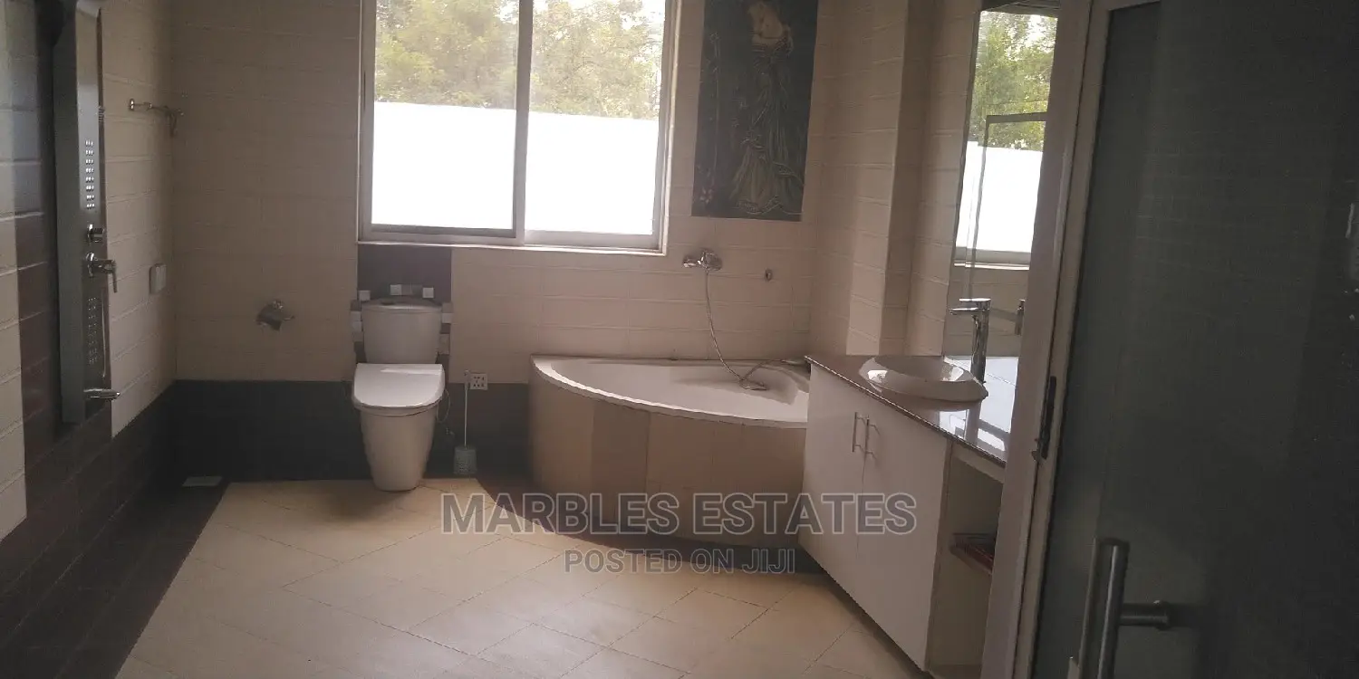 5 Bedrooms Nice Town House for Rent in Naguru