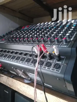 Yamaha 12 Channel Amplified Mixer