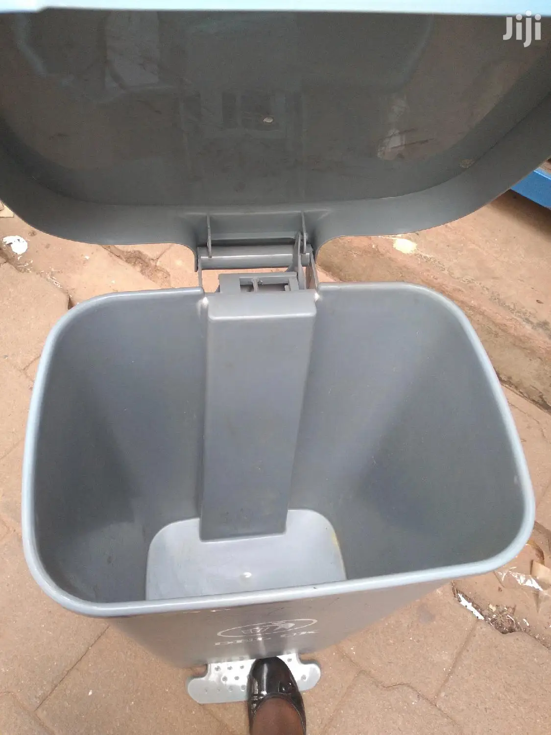 Step On 50L Dustbin