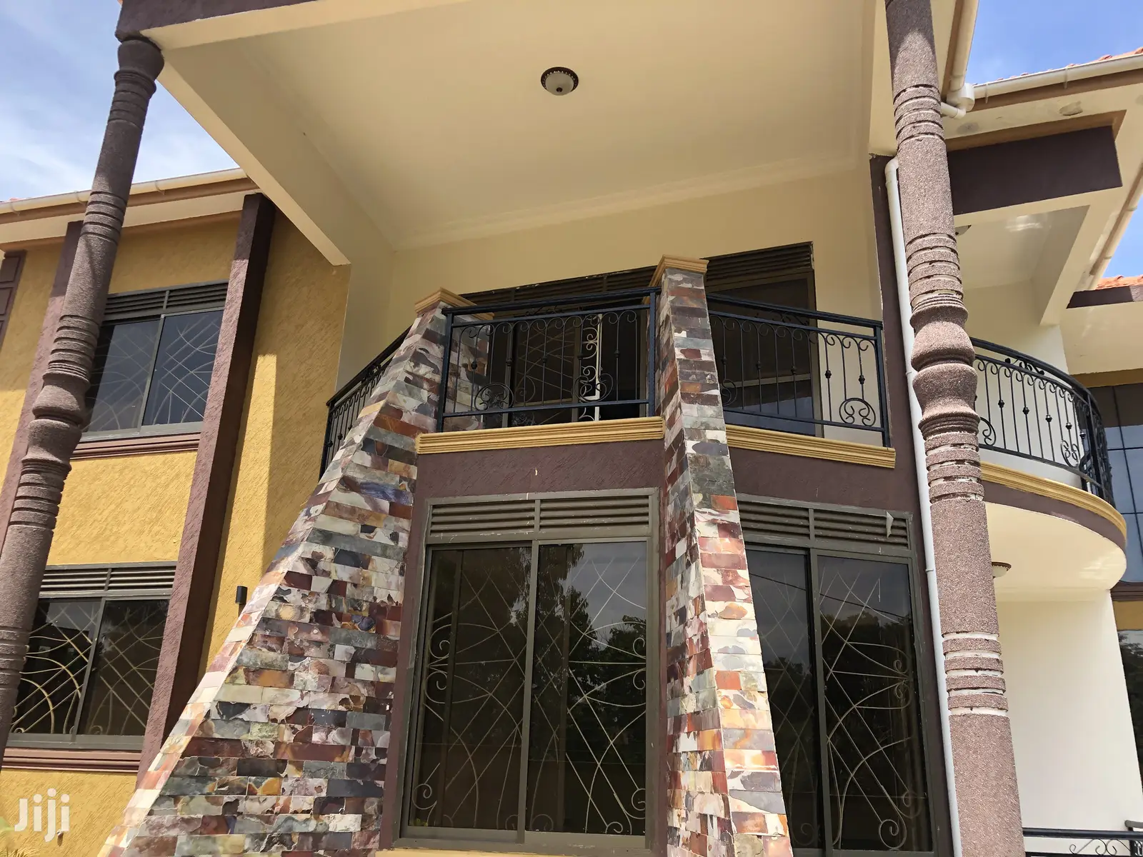 Kiwatule Home With Seven Bedrooms on Sale