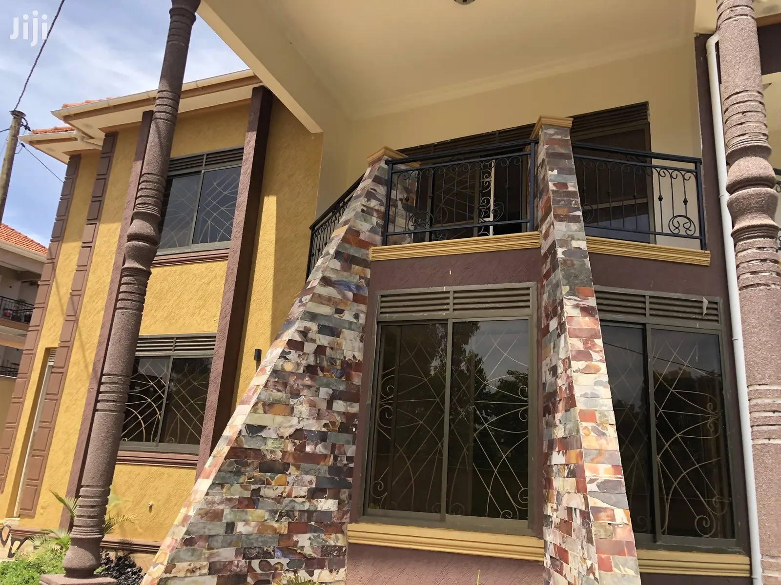Kiwatule Home With Seven Bedrooms on Sale