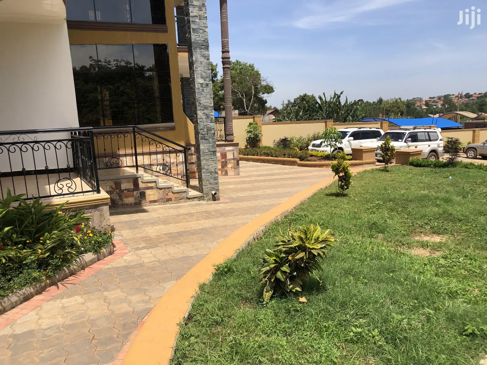 Kiwatule Home With Seven Bedrooms on Sale