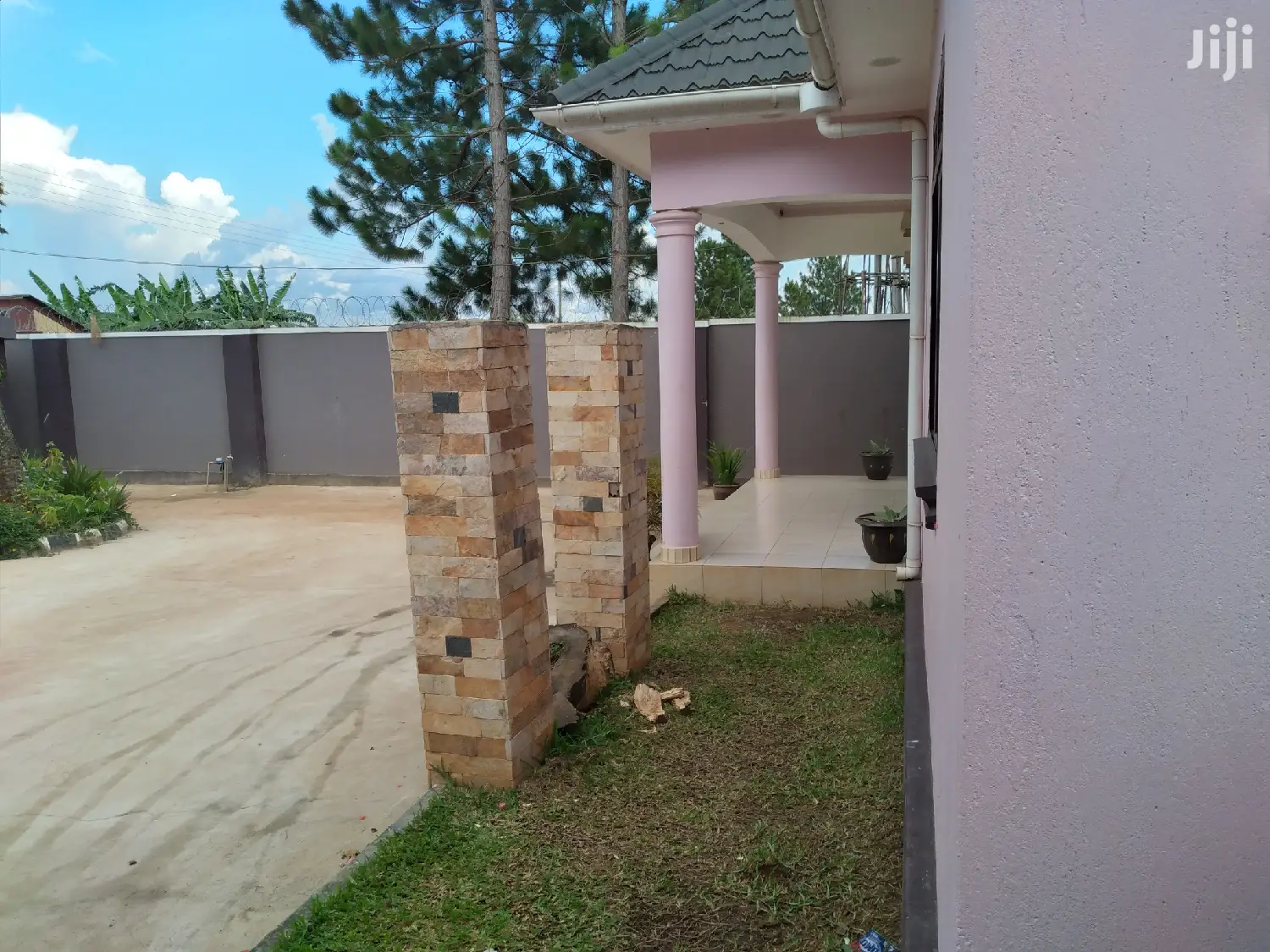 3bdrm Bungalow in Busabaala, Division a for Sale
