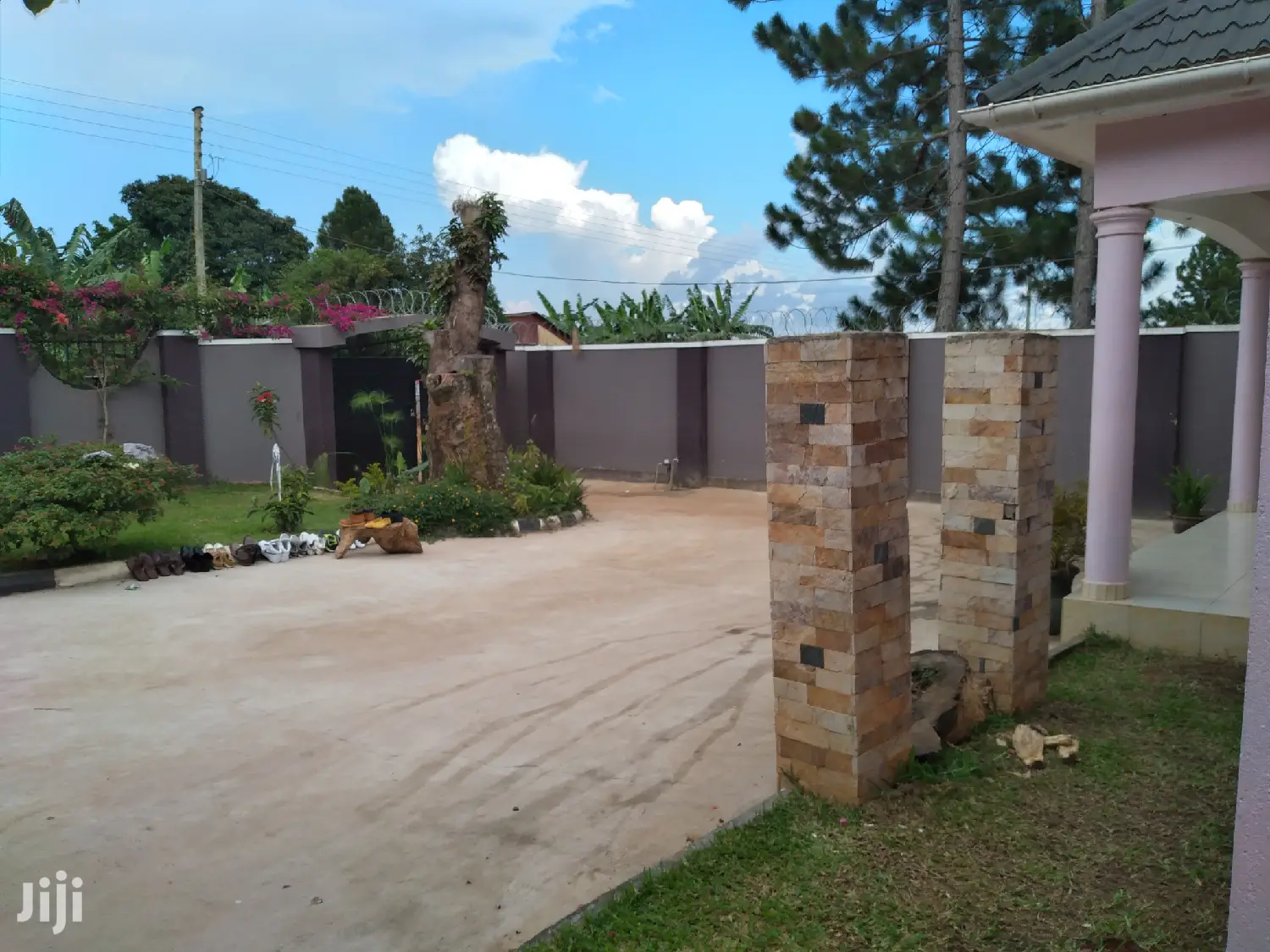 3bdrm Bungalow in Busabaala, Division a for Sale