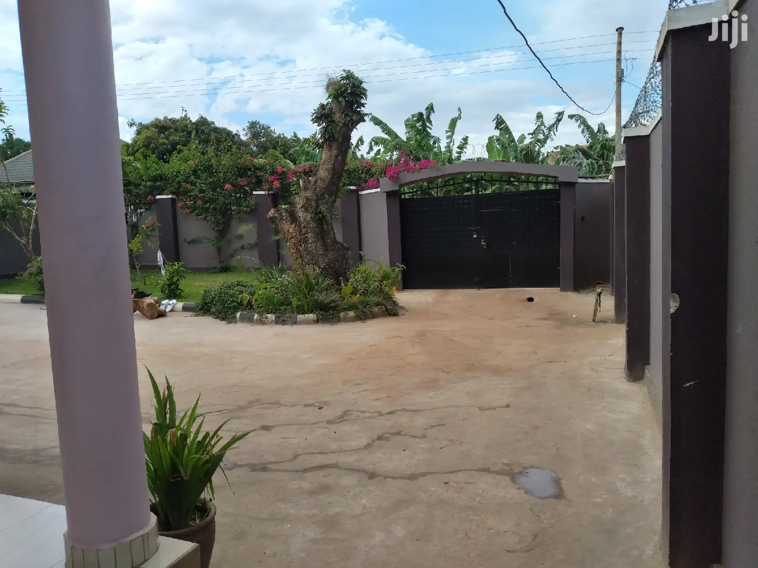 3bdrm Bungalow in Busabaala, Division a for Sale