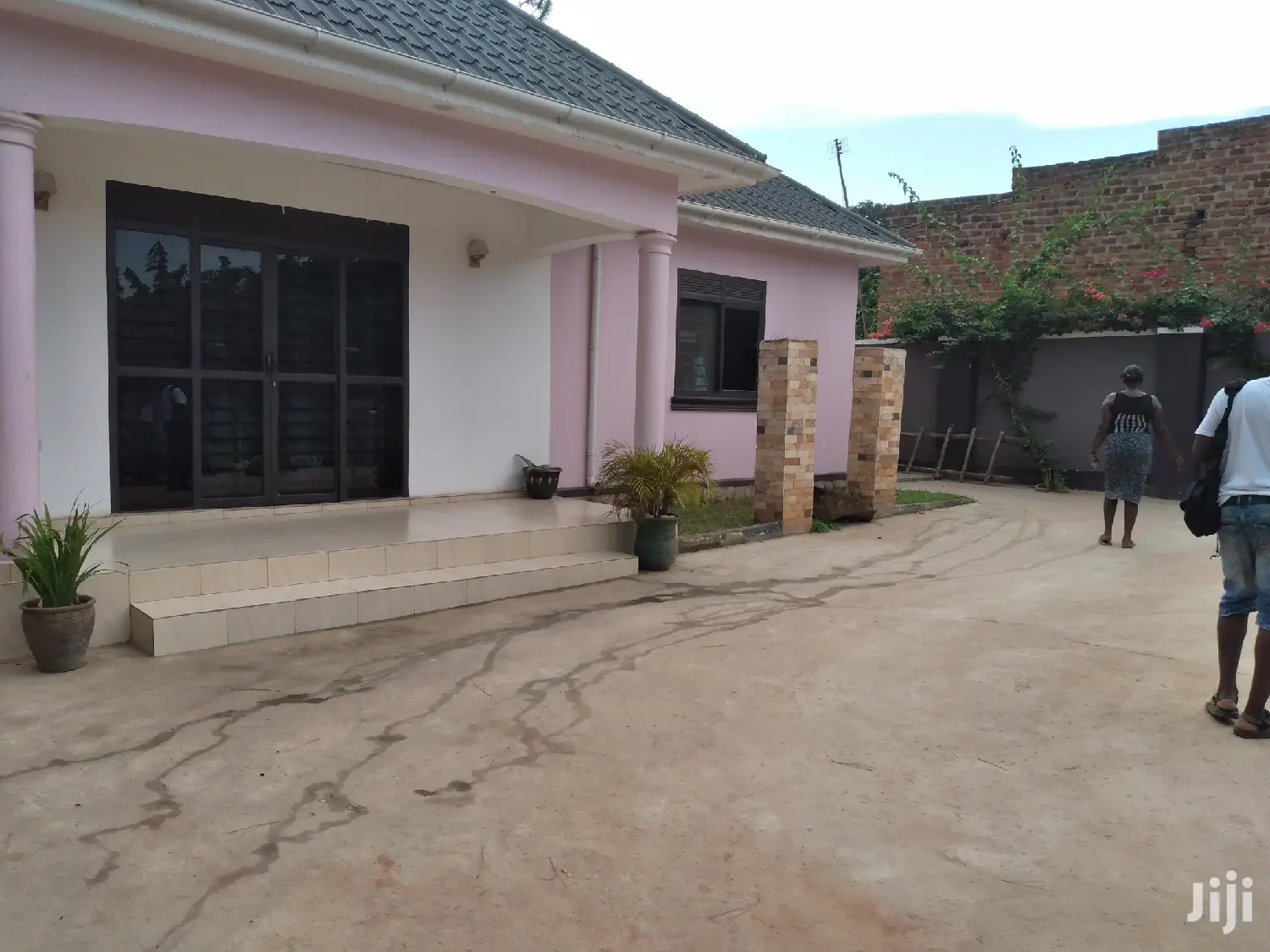 3bdrm Bungalow in Busabaala, Division a for Sale