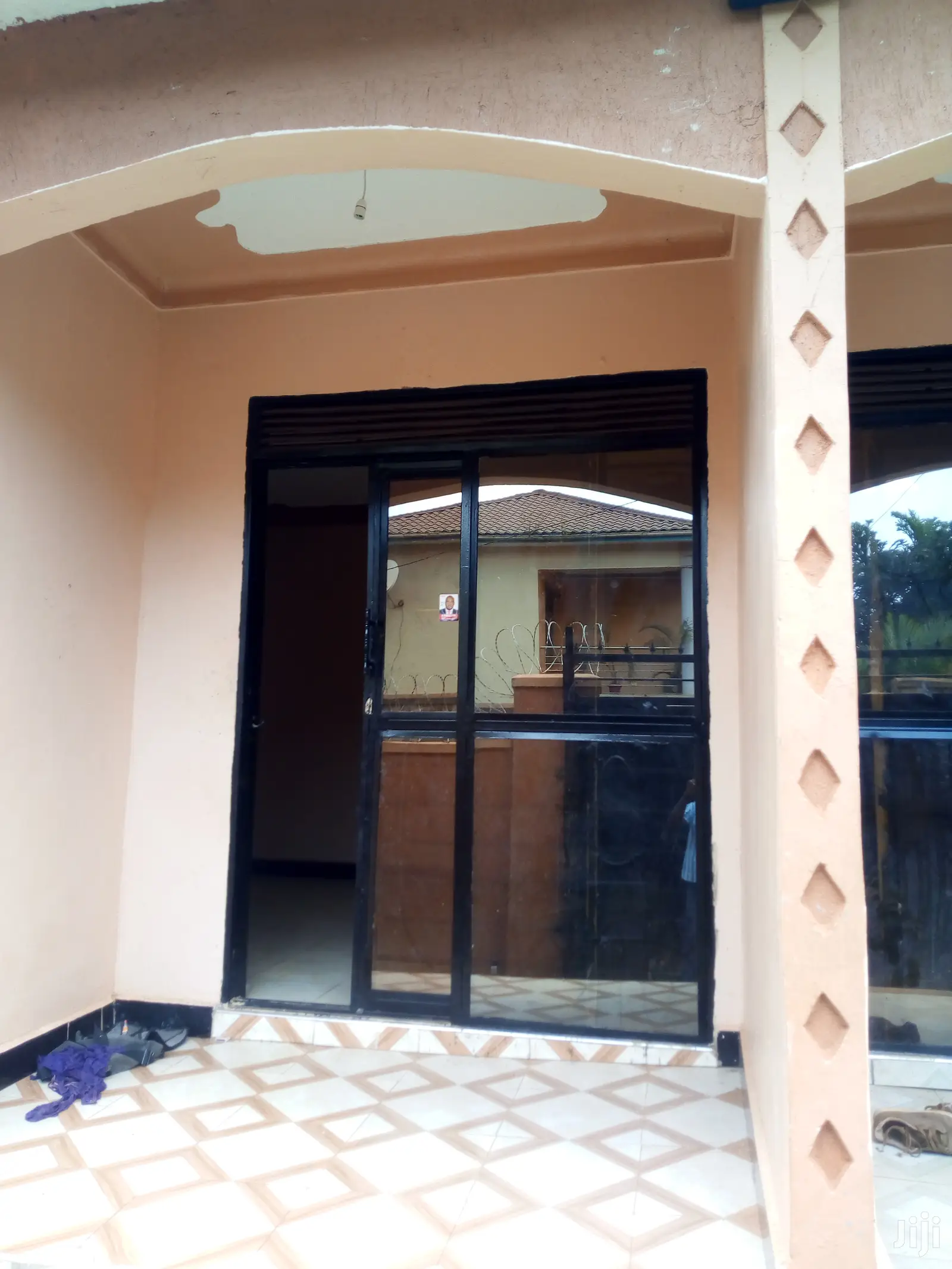1 Bedroom and Sitting House for Rent
