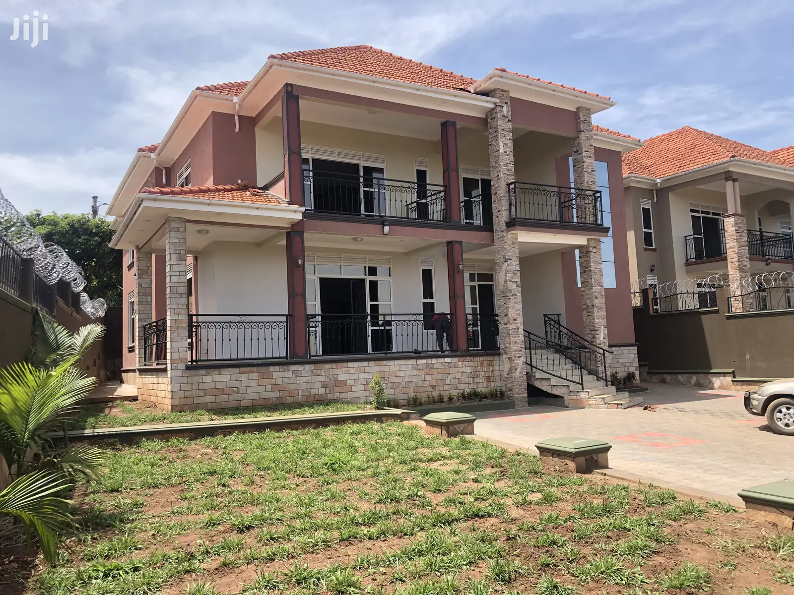 Kisaasi Neatly Finished Palace on Sale