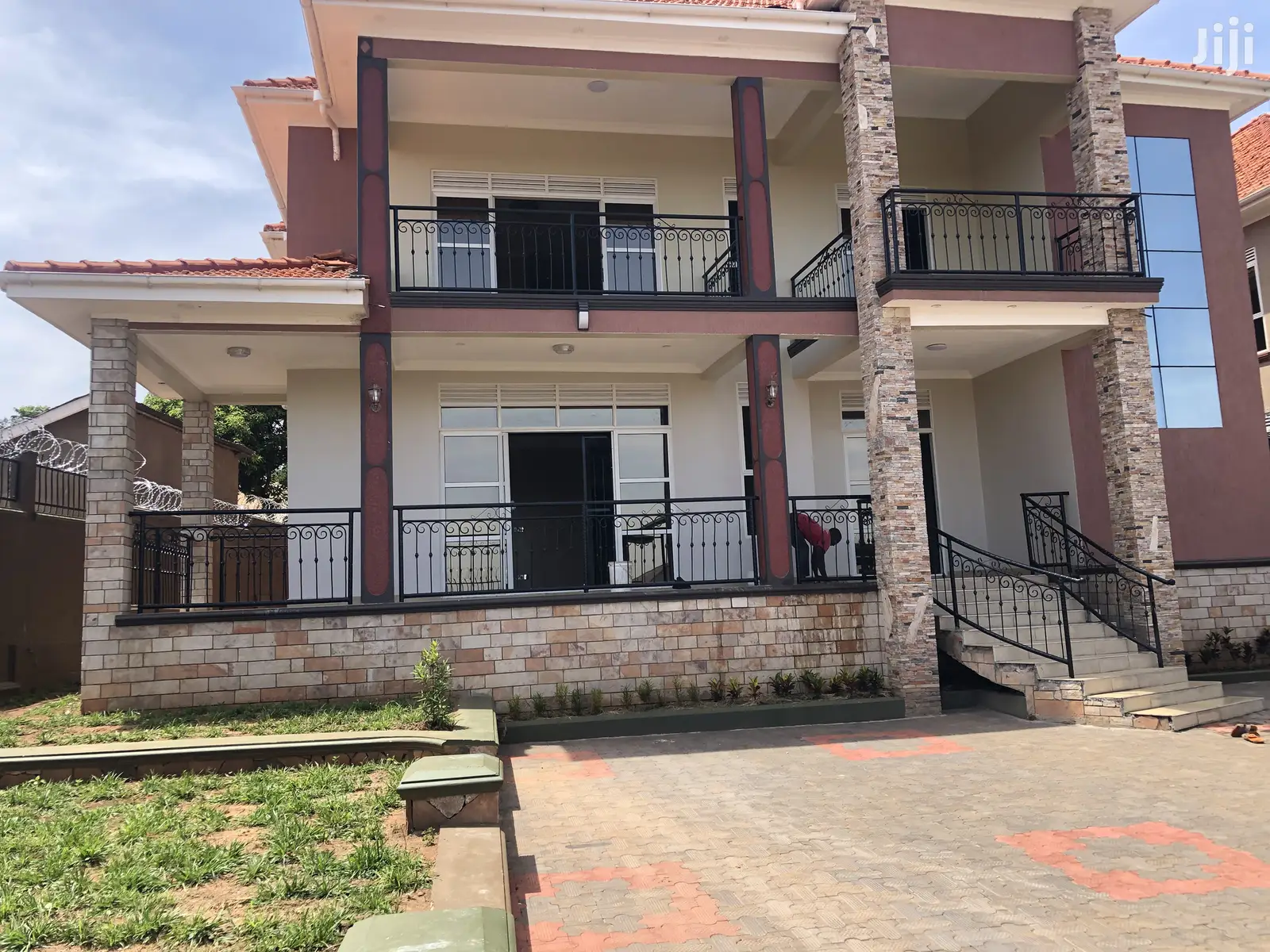Kisaasi Neatly Finished Palace on Sale