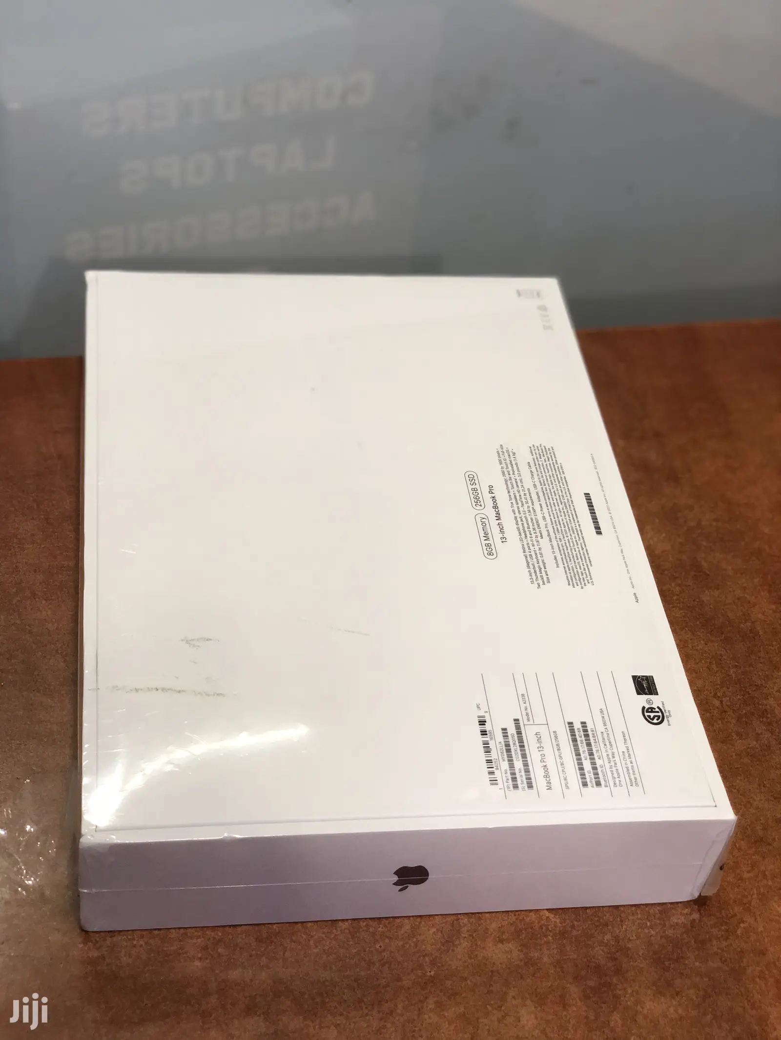 New Laptop Apple MacBook 2020 8GB Intel Core M SSD 256GB