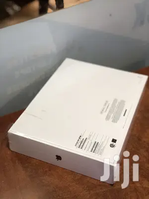New Laptop Apple MacBook 2020 8GB Intel Core M SSD 256GB